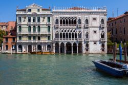 Palazzo di Santa Sofia, ovvero la Cà d'Oro di Venezia dove si trova la Galleria Franchetti - © Mariusz Niedzwiedzki / Shutterstock.com