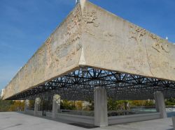 La struttura del Museo Page presso il sito di La Brea Tar Pits: fa parte del Natural History Museum of Los Angeles - © alarico / Shutterstock.com 