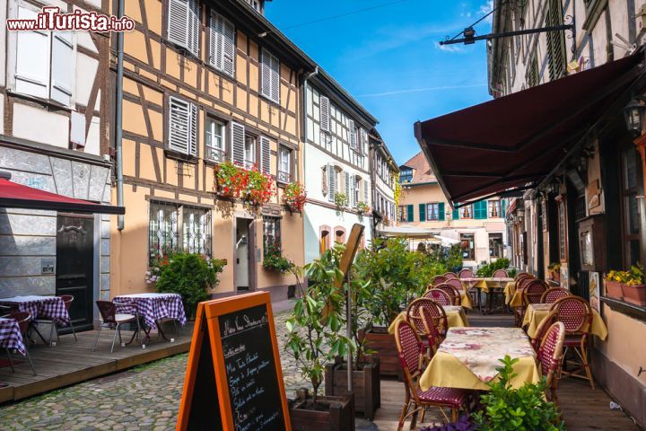 Immagine Ristorante tipico della zona "Petit France" in centro a Strasburgo - © Sergey Kelin / Shutterstock.com