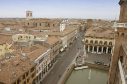 Panorama della città di Ferrara fotografato ...