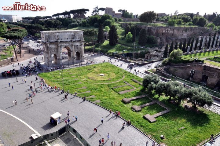 Immagine Una prospettiva insolita: l'Arco di Costantino fotografato dall'ultimo anello del Colosseo di Roma