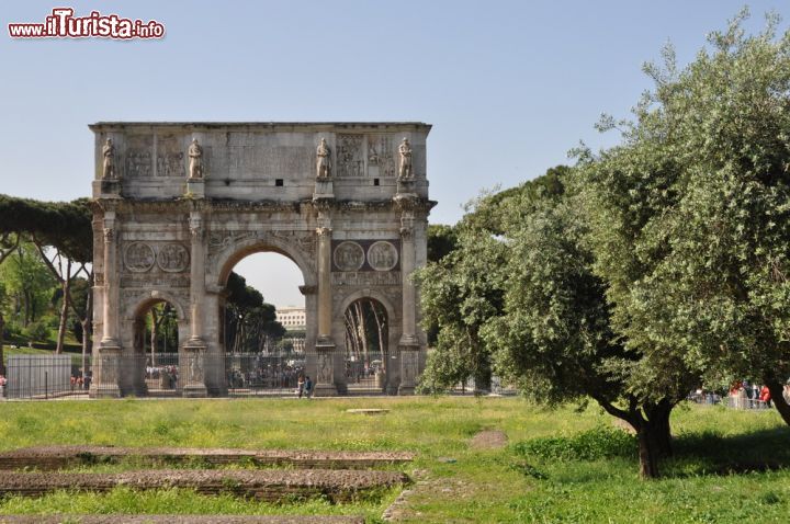 Immagine Il grande arco di trionfo a Roma: l'Arco di Costantino venne eretto per celebrare la vittoria dell'imperatore contro Massenzio, nella battaglia di Ponte Milvio nel 312 d.C.
