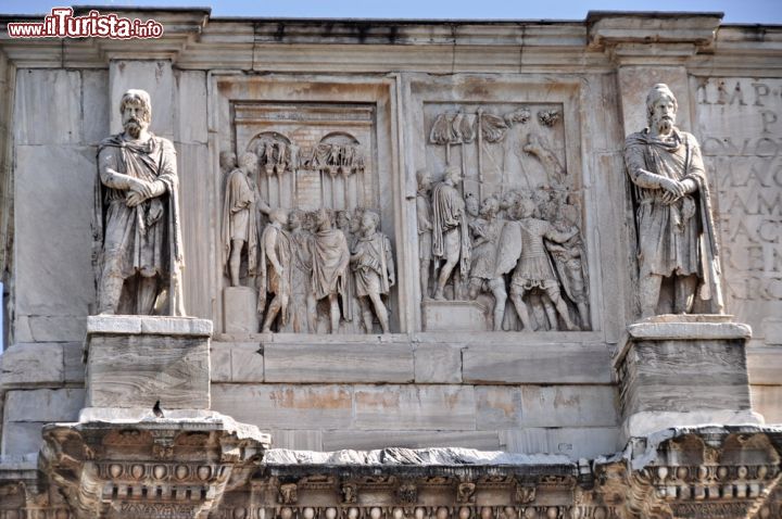 Immagine Particolare dei marmi nella parte alta dell'Arco di Costantino a Roma