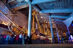 Il Vasamuseet venne trasferito nell'odierna struttura nel 1991: il vasto edificio consente ai turisti di avere una visione d'insieme della grande nave da guerra svedese, che naufragò ...