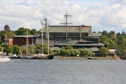 Una visita d'obbligo a Stoccolma è quella al Vasamuseet, il museo che ospita lo spettrale relitto del Galeone Vasa, affondato durante il suo primo viaggio nel 1628 - © sigurcamp ...