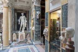 Particolare dell'Esedra dei Marmi Classici presso la  Casa museo Lodovico Pogliaghi