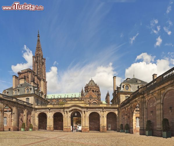 Immagine La Cattedrale di Strasburgo fotografata dal Palazzo Rohan - © Walencienne / Shutterstock.com