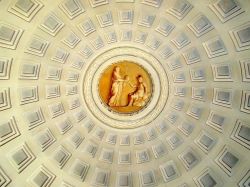 Un dettaglio delle decorazioni che abbelliscono la cupola dei Musei Vaticani - © Paolo Gianti / Shutterstock.com 
