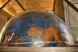 Un mappamondo celeste all'interno della Galleria delle Carte Geografiche: ci troviamo nei Musei Vaticani di Roma