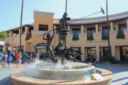 Hollywood, California: una fontana a tema cinema all'interno degli Universal Studios a Los Angeles- © Supannee Hickman / Shutterstock.com 