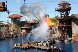 Lo spumeggiante spettacolo di Waterworld, parco a tema Universal Studios di Hollwood a Los Angeles, in California - © Supannee Hickman / Shutterstock.com 