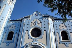 Una visita da non perdere a Bratislava  è quella alla particolare chiesa di Modrý kostolík, anche chiamata con il nome eloquente di chiesa Blu