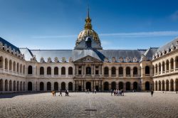 Il cortile d'onore dell'Hotel des Invalides, ...