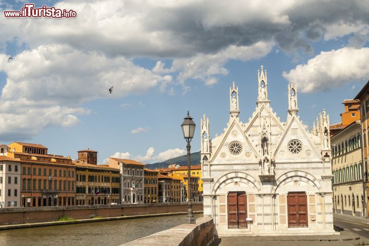 Immagine Il nome della chiesa indicava che all'interno era costudita una delle spine della corona di Gesù, reliquia oggi conservata nella piccola Chiesa di Santa Chiara, sempre a Pisa - © Claudio Giovanni Colombo / Shutterstock.com