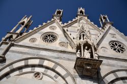 L'elegante facciata in gotico pisano della chiesa di Santa Maria della Spina a Pisa - © josefkubes / Shutterstock.com