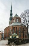 Fotografia in inverno dell'abside della chiesa di San Pietro a Riga - © Borisb17 / Shutterstock.com