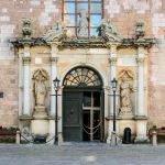 ingresso della chiesa luterana di San Pietro, uno dei monumenti di Riga la capitale della Lettonia - © Anton_Ivanov / Shutterstock.com