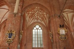 Interno gotico della chiesa di San Pietro a Riga, tempio luterano e centro religioso-culturale più importante della Lettonia - © Nikonaft / Shutterstock.com