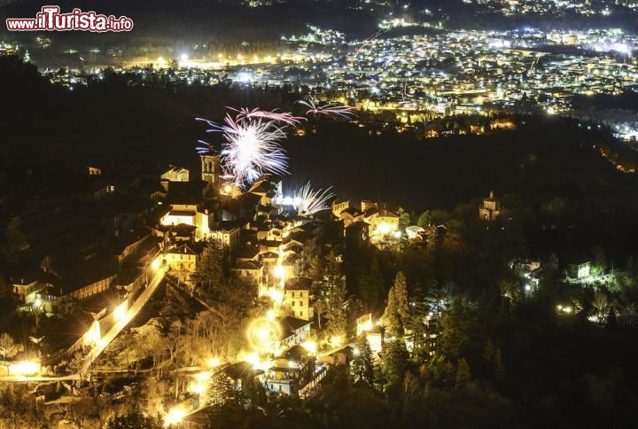 Immagine Il panorama notturno fotografato dal Sacro Monte di Varese - © Massimo De Candido / Shutterstock.com