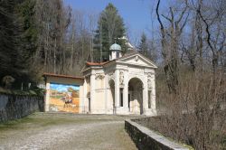 Cappella della via crucis del Sacro Monte di Varese- © Luca Grandinetti / Shutterstock.com