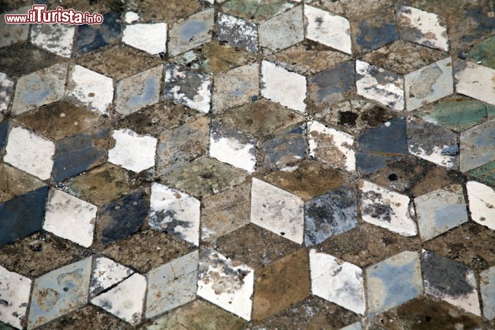 Immagine Le geometrie "tridimensionali" del pavimento del Tablinum, all'interno degli scavi archeologici di Pompei, in Campania - © Bildagentur Zoonar GmbH / Shutterstock.com
