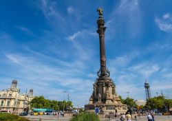 Eretto verso la fine dell'800 il Mirador di Colom è uno dei simboli della Barcellona più moderna. E' possibile salire sulla cima della colonna, da dove si gode di uno splendido ...