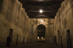 La fortezza di Mantova è stata usata anche come carcere, e nelle sue prigioni furono reclusi anche famosi patrioti italiani, come Ciro Menotti e Teresa Arrivabene. Qui vedete una foto ...