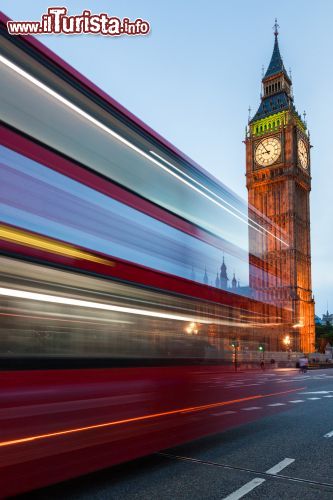 Immagine Uno scatto della Torre Elisabetta II dalla strada a fianco di Westminster a Londra - © Bucchi Francesco / Shutterstock.com