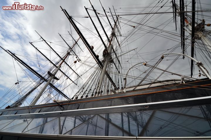 Immagine I tre grandi alberi del clipper Cutty Sark. Oggi museo, questa nave era uno dei clipper più veloci del mondo,  e detiene ancora il record mondiale di 70 gg di navigazione a vela dall'Australia a Londra