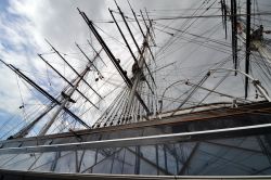 I tre grandi alberi del clipper Cutty Sark. Oggi museo, questa nave era uno dei clipper più veloci del mondo,  e detiene ancora il record mondiale di 70 gg di navigazione a vela ...