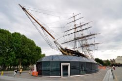 Vista frontale delllo storico  clipper Cutty Sark, oggi museo e situato a Greenwich, Londra