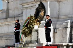 Turno di guardia alla tomba del milite ignoto ...