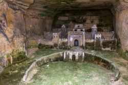 Sono oltre 300 i km di cunicoli delle Catacombe ...
