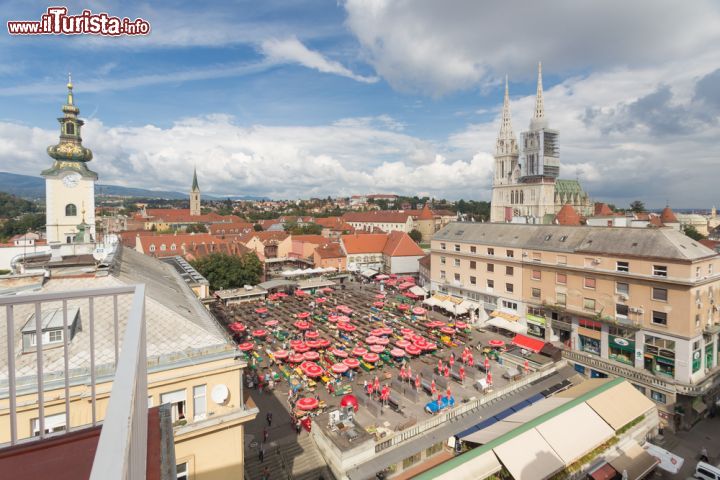 Immagine Si chiama Gornji Grad il distretto del centro di Zagabria dove, in piazza Ban Jelacic si svolge ogni giorno il mercato ortofrutticolo Dolac - © paul prescott / Shutterstock.com