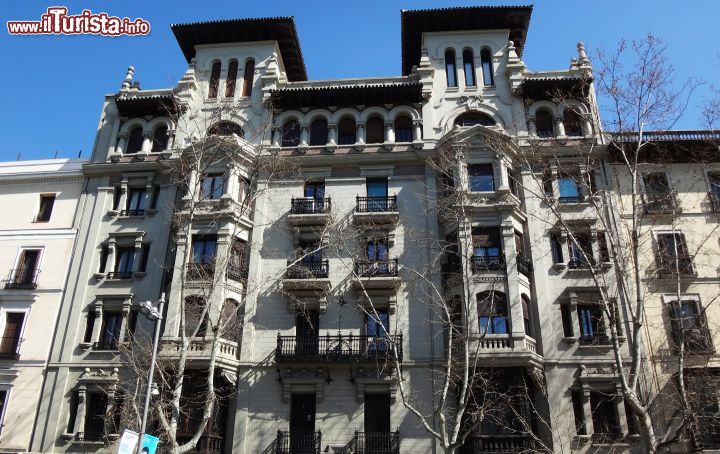 Immagine Palazzo elegante in Calle de Serrano a Madrid, la viadello Shopping si trova nel distretto di Salamanca, nel cuore della capitale della Spagna - © FouPic / wikipedia.org