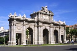 La Puerta de Alcalá di Madrid sorge in ...