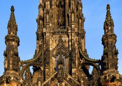 Particolare dello stile gotico vittoriano del Walter Scott Monument di Edimburgo- © Mikadun / Shutterstock.com