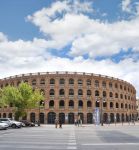 Valencia, la Plaza de Toros: si tratta di un edificio molto scenografico, che ricorda molto la sagoma del Colosseo o dell'Arena di Nimes, in Francia - Foto © rSnapshotPhotos / Shutterstock.com ...