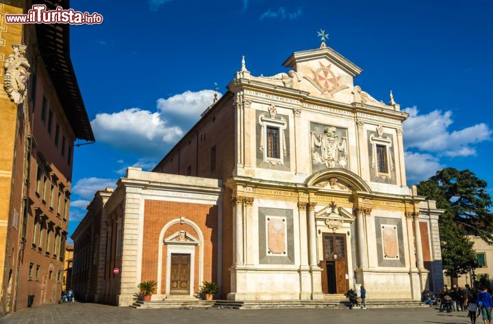 Immagine La chiesa di Santo Stefano dei Cavalieri: il suo nome deriva dai Templari (Cavalieri dell'ordine di Malta) che qui ricevevano la benedizione prima della loro partenza per le crociate - © Leonid Andronov / Shutterstock.com