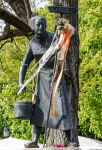 Scultura di Ida Schumaker, attrice tedesca, al Viktualienmarkt  di Monaco di Baviera - © Vlada Z / Shutterstock.com