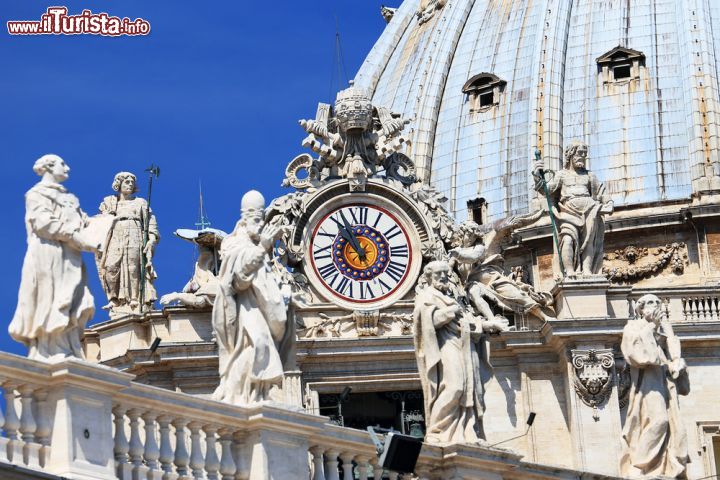 Immagine Disegnata dal Bernini, Piazza San Pietro a Roma è una delle più belle piazze barocche del mondo - © Mikadun / Shutterstock.com