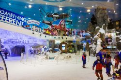 Attrazioni per bambini allo Ski Dubai, Emirati ...