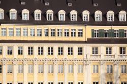 Un elegante palazzo che s'affaccia sulla Marienplatz di Monaco di Baviera - © MNBB Studio / Shutterstock.com