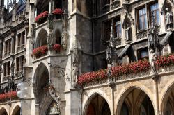 Neues Rathaus, l'elegante palazzo neogotico occupa il lato settentrionale della Marienplatz - © Eve81 / Shutterstock.com