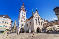 Si chiama Altes Rathaus ed è il vecchio Municipio di Monaco. Si trova sul lato est di Marienplatz - © Patryk Kosmider / Shutterstock.com