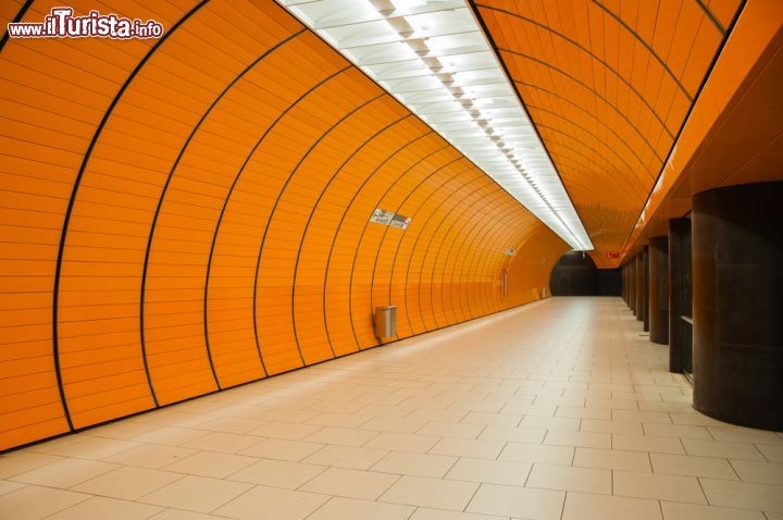 Immagine Una delle fermate più trafficate della metropolitana di Monaco di Baviera: Marienplatz vede ogni giorno ttransitare migliaia di cittadini e turisti - © Roman Vukolov / Shutterstock.com