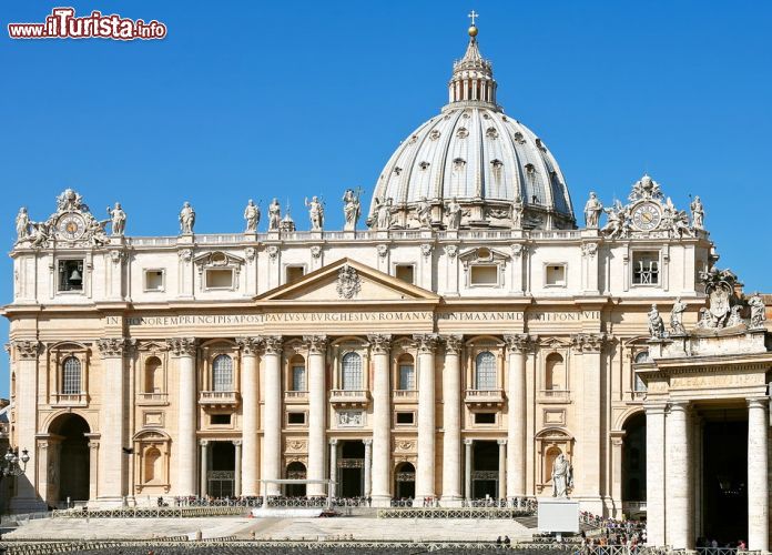 Immagine Il tempio più importante della Cristianità: la Basilica di San Pietro a Roma - © WDG Photo / Shutterstock.com