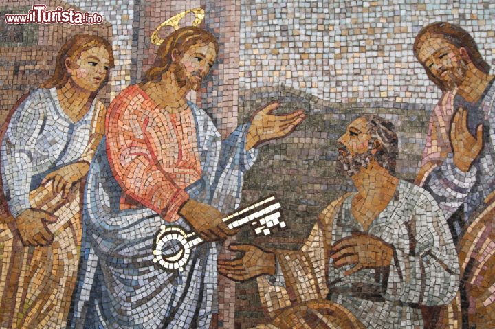 Immagine Un mosaico all'interno della Cattedrale di San Pietro - © Pierre-Jean Durieu / Shutterstock.com
