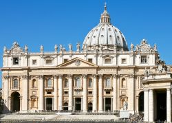 Il tempio più importante della Cristianità: la Basilica di San Pietro a Roma - © WDG Photo / Shutterstock.com