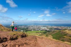 Trekking a Edimburgo: la passeggiata fino al belvedere dell'Arthu's Seat di Edimburgo - © Ivica Drusany / Shutterstock.com 